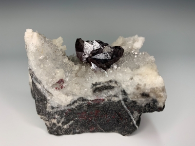 Cinnabar on Quartz from Tongren, Ghizou Province, China [db_pics/ZowaderUpdates/DZ0211b.jpg]