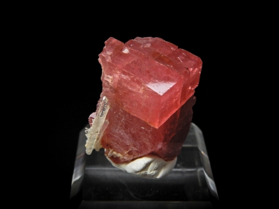 Rhodochrosite & Quartz from Huayllapon Mine, Pasto Bueno District, Pallasca Province, Ancash Dept., Peru [db_pics/update3/ML00105a.jpg]