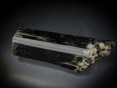 Epidote from Northern Frontier District, Kenya [db_pics/update5/ML00302a.jpg]