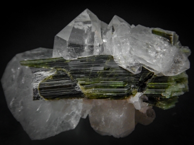 Beryl var. Aquamarine, Apatite, Quartz, & Elbaite from Shigar Valley, Gilgit Division, Pakistan [db_pics/update5/ML00341b.jpg]