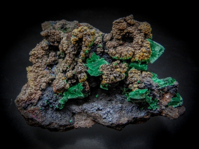 Wulfenite, Malachite & Beaverite(?) from Whim Creek Mine, Roenourne Shire, Western Australia, Australia [db_pics/update6/ML00401a.jpg]