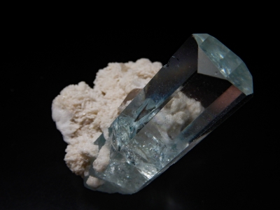 Beryl var. Aquamarine from Shigar Valley, Gilgit Division, Pakistan [db_pics/update6/ML00420b.jpg]