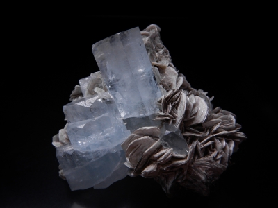 Beryl var. Aquamarine & Muscovite from Nagar Valley, Gilgit Division, Pakistan [db_pics/update6/ML00428a.jpg]