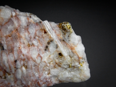 Gold from Sungold Mine, Sells, Papago Indian Reservation, Pima County, Arizona, USA [db_pics/update7/ML00496b.jpg]