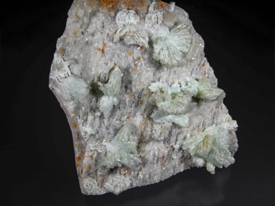 Hemimorphite on Apatite pseudo. Tarbuttite from Skorpion Mine, Rosh Pinah, Namibia [db_pics/update7/ML00587c.jpg]