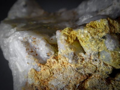 Gold in Quartz from Ballarat, Victoria, Australia [db_pics/update7/ML00597d.jpg]