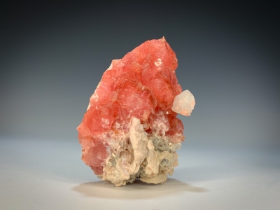 Fluorite on Rhodochrosite from Uchucchacua Mine, Oyon, Lima, Dept., Peru [db_pics/update7/ML00691c.jpg]