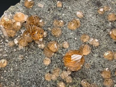 Grossular from Jeffrey Mine, Asbestos, Les Sources RCM, Estrie, Quebec, Canada [db_pics/update7/ML00699c.jpg]