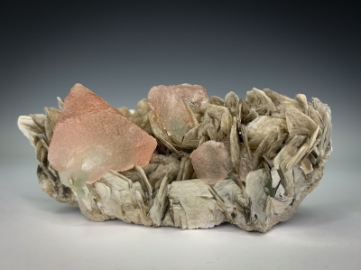 Fluorite on Muscovite from Chumar Bakhoor, Nagar District, Gilgit-Baltistan, Pakistan [db_pics/update7/ML00741a.jpg]