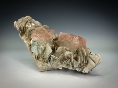 Fluorite on Muscovite from Chumar Bakhoor, Nagar District, Gilgit-Baltistan, Pakistan [db_pics/update7/ML00741b.jpg]