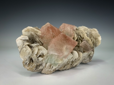 Fluorite on Muscovite from Chumar Bakhoor, Nagar District, Gilgit-Baltistan, Pakistan [db_pics/update7/ML00741d.jpg]