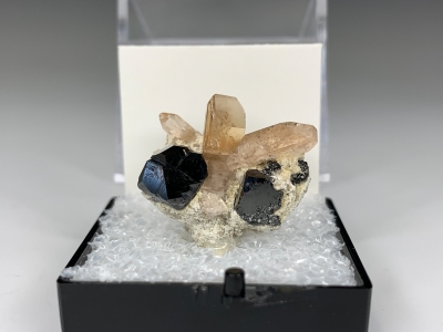 Topaz & Bixbyite from Solar Wind Claim, Thomas Range, Juab County, Utah, USA [db_pics/update7/ML00748a.jpg]