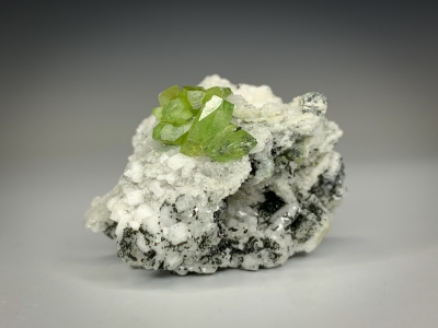 Titanite on Muscovite from Tormiq, Gilgit-Baltistan, Pakistan [db_pics/update7/ML00750a.jpg]