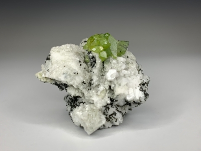 Titanite on Muscovite from Tormiq, Gilgit-Baltistan, Pakistan [db_pics/update7/ML00750d.jpg]