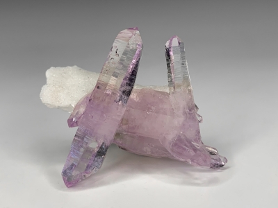 Amethyst on Quartz from Cerro de la Concordia, Las Vigas, Veracruz, Mexico [db_pics/update7/ML00773b.jpg]