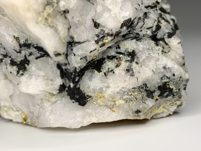 Gold & Aikinite in Quartz from Beresovsk District, Ekaterin Bure, Russia [db_pics/update7/ML00779c.jpg]