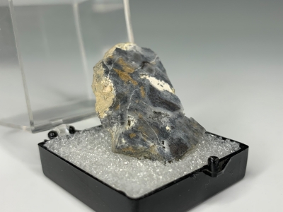 Gold in Quartz from Goldfield, Esmerelda County, Nevada, USA [db_pics/update7/ML00788b.jpg]