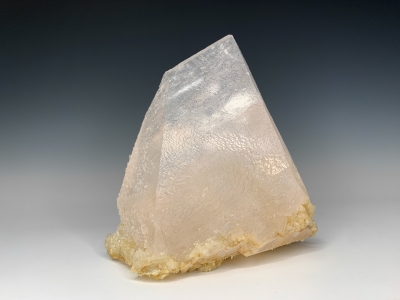 Manganoan Calcite from Bor Pit, Dal'negorsk, Primorsky Krai, Russia [db_pics/update7/ML00799a.jpg]