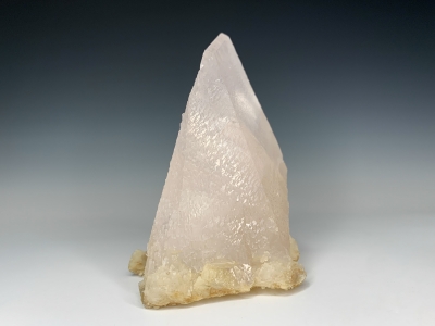 Manganoan Calcite from Bor Pit, Dal'negorsk, Primorsky Krai, Russia [db_pics/update7/ML00799b.jpg]