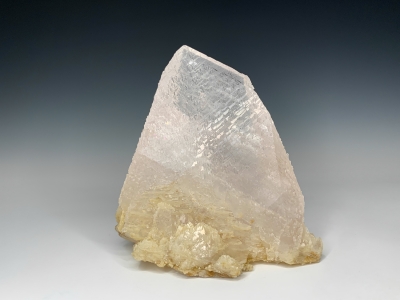 Manganoan Calcite from Bor Pit, Dal'negorsk, Primorsky Krai, Russia [db_pics/update7/ML00799c.jpg]