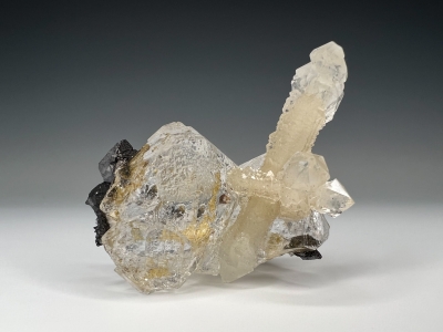 Fluorite, Quartz & Magnetite from Huanggang Mine, Inner Mongolia, China [db_pics/update7/ML00865a.jpg]