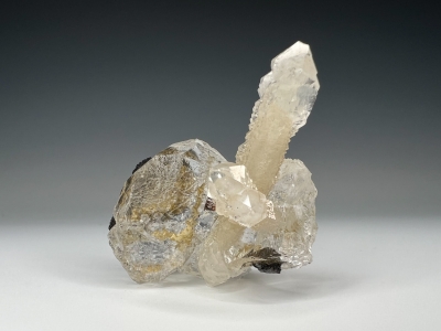 Fluorite, Quartz & Magnetite from Huanggang Mine, Inner Mongolia, China [db_pics/update7/ML00865c.jpg]