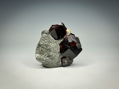 Almandine from Granatenkogel, Gaisberg Valley, Tyrol, Austria [db_pics/update7/ML00971b.jpg]