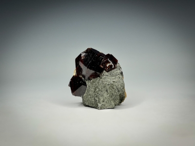 Almandine from Granatenkogel, Gaisberg Valley, Tyrol, Austria [db_pics/update7/ML00971c.jpg]
