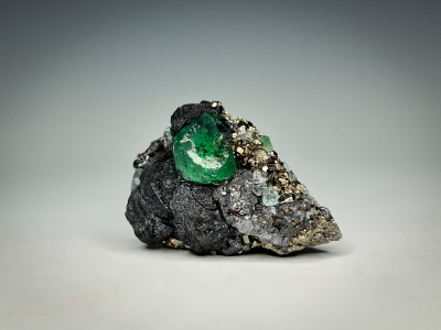 Fluorite, Sphalerite & Pyrite from Atacocha Mine, Cerro de Pasco, Pasco, Peru [db_pics/update7/ML00972a.jpg]