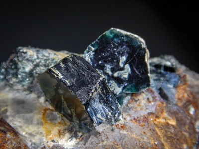 Clinochlore from Tilly Foster Mine, Brewster, New York USA [db_pics/zowater/DZ1303b.jpg]