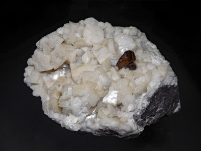 Sphalerite on Dolomite from Penfield Quarry, New York USA [db_pics/zowater/DZ1308a.jpg]