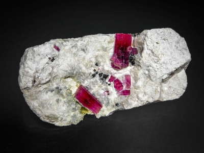 Red Beryl from Violet Claims, Wah Wah Mountains, Milford, Utah, USA [db_pics/zowater/DZ1401a.jpg]