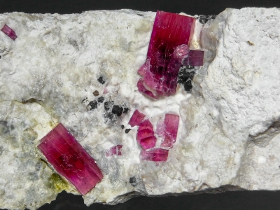 Red Beryl from Violet Claims, Wah Wah Mountains, Milford, Utah, USA [db_pics/zowater/DZ1401b.jpg]