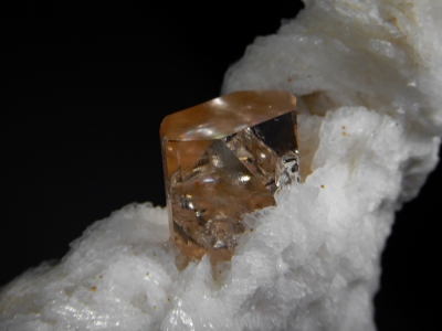 Topaz with Albite from Shigar Valley, Gilgit Division, Pakistan [db_pics/zowater/DZ1406c.jpg]