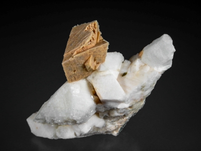 Adularia on Albite from Bristol County, Massachusetts USA [db_pics/zowater/DZ1810a.jpg]