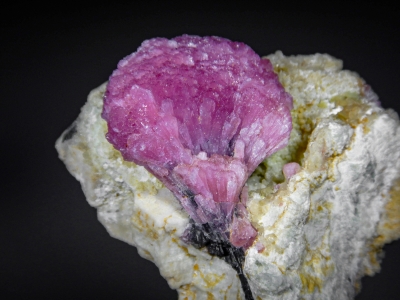 Tourmaline from Myanmar (Burma) [db_pics/zowater/DZ2206b.jpg]