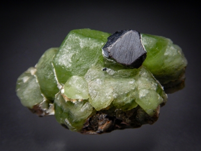 Peridot with Magnetite from Sapat, Kaghan Valley, Mansehra District, Pakistan [db_pics/zowater/DZ2309a.jpg]