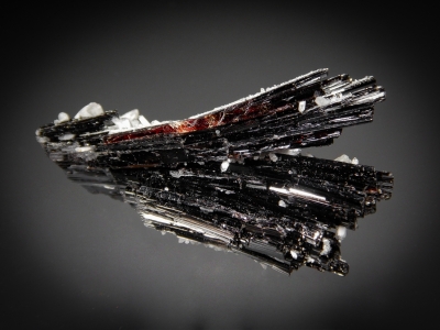 Hubnerite from Pasto Bueno, Peru [db_pics/zowater/DZ2808b.jpg]