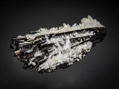 Hubnerite from Pasto Bueno, Peru [db_pics/zowater/DZ2808c.jpg]