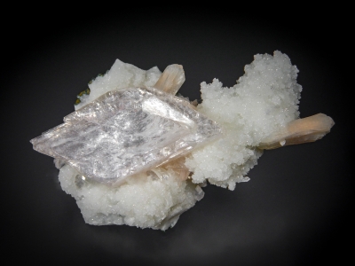 Heulandite & Stilbite on Chalcedony from Jalgaon, Northern Maharashtra, India [db_pics/zowater/DZ3009a.jpg]