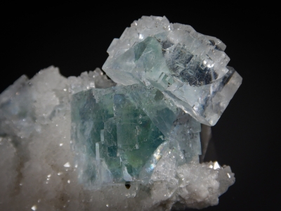 Fluorite on Quartz from Asturias, Spain [db_pics/zowater/DZ3210b.jpg]