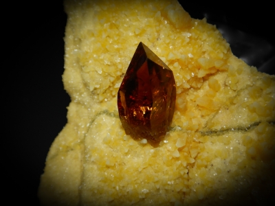 Barite on Calcite from Elk Creek, Meade County, South Dakota USA [db_pics/zowater/DZ4102b.jpg]