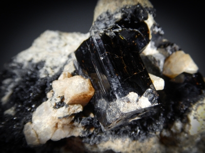 Vesuvianite from Monte Somma, Naples, Italy [db_pics/zowater/DZ4105b.jpg]