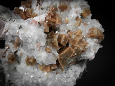Chabazite with Calcite on Matrix from West Paterson, New Jersey, USA [db_pics/zowater/DZ5603b.jpg]