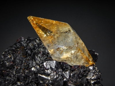 Calcite & Sphalerite from Elmwood Mine, Smith County, Tennessee, USA [db_pics/zowater/DZXX08b.jpg]